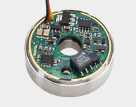 Introducción del monitor de densidad híbrido tipo 878x (salida de bucle de corriente) y 879x (salida RS484/Modbus) que proporciona la monitorización del punto de conmutación y la medición de densidad continua en un solo dispositivo.