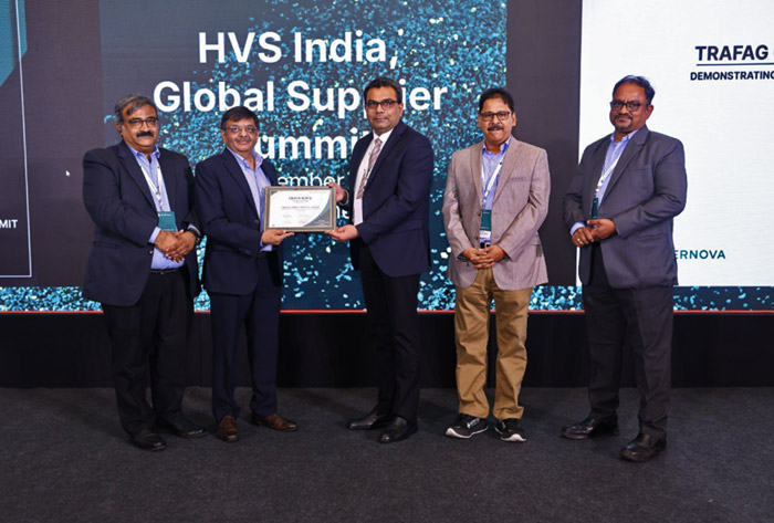 Gouri Shankar Rao（GE Vernova T&D India Ltd）、Sandeep Zanzaria（GE Vernova T&D India Ltd）、Ran Vijay Kumar（Trafag India マネージングディレクター）、Sridharan Narayanan（GE Vernova T&D India Ltd）、Jagadesh（ホスール工場）。（左から右へ）